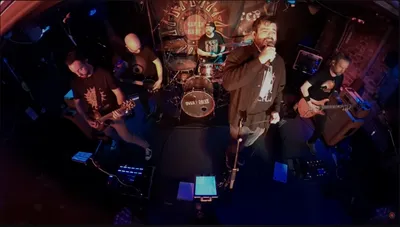 Men in the Box live